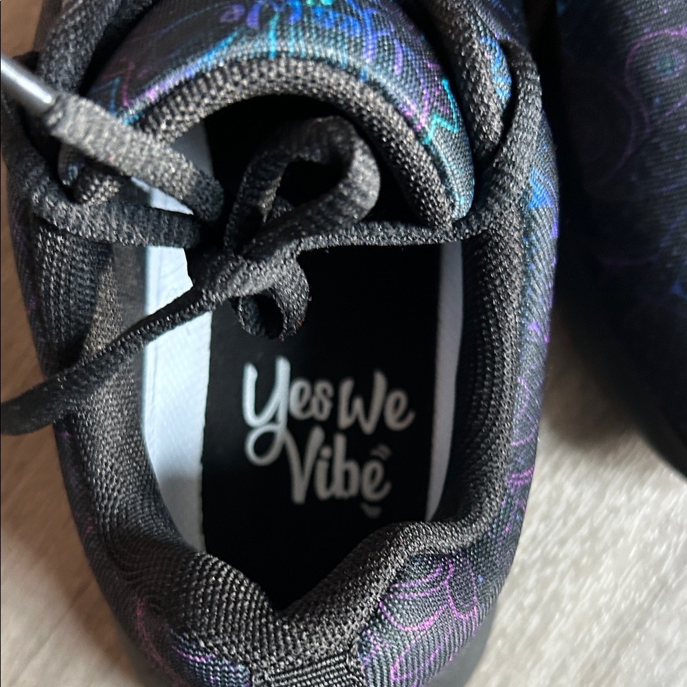 Yes We Vibe Women's Black Athletic Shoes - Picture 5 of 10